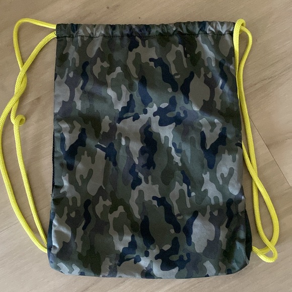 Adidas Drawstring Bag Gently Used - Picture 4 of 9